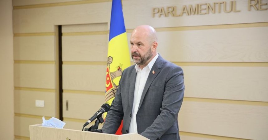 Criza combustibilului lovește infrastructura: Moldova îngheață proiecte majore de drumuri și poduri