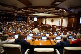 Новый порядок в парламенте: законопроекты будут обсуждать только на румынском
