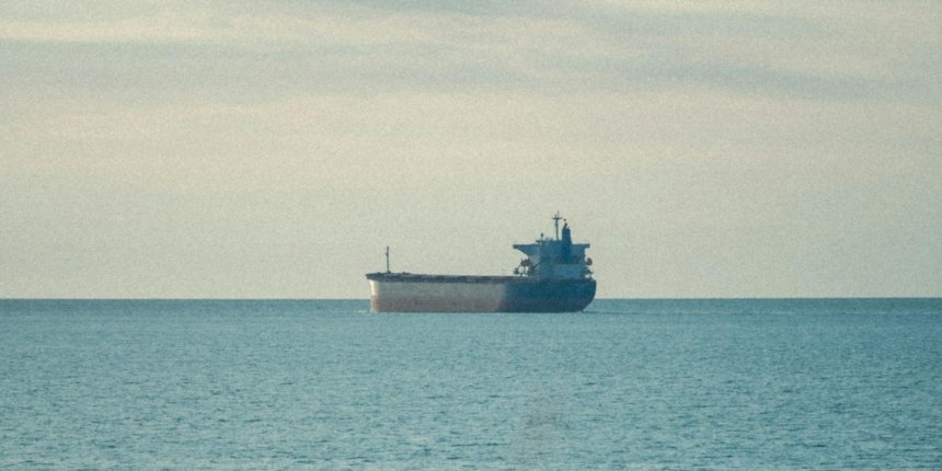 Конфликт обостряется: Иран обещает ответ после захвата танкера, нефть реагирует ростом