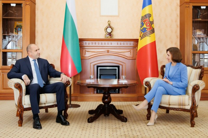Președinta Republicii Moldova, Maia Sandu, l-a felicitat pe Rumen Radev pentru victoria la alegerile parlamentare