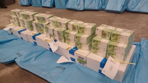 Венгрия вернула Киеву миллионы и золото после громкого расследования