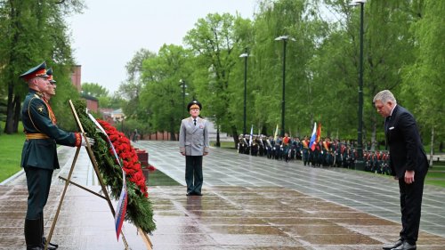 Robert Fico Moskova’daki Meçhul Asker Anıtı’na çelenk bıraktı